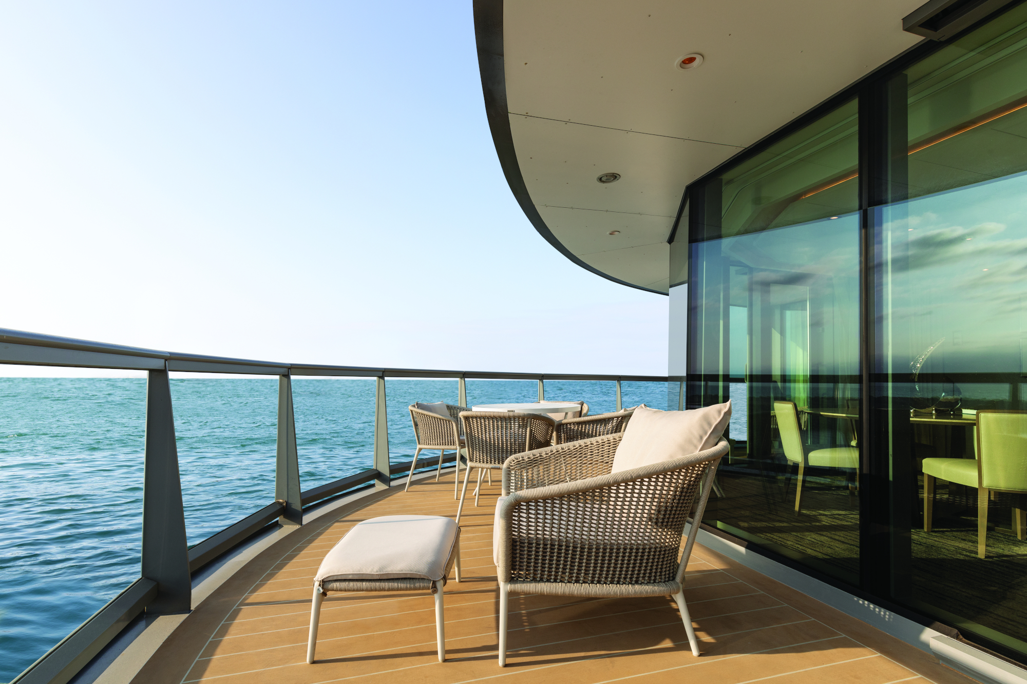 MyCruise Silversea Silver-Origin Offentlige-arealer Barer-lounger-atrium5